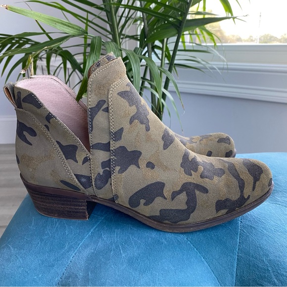 Women’s Lucky Brand Camo Booties size 9 - Picture 5 of 7